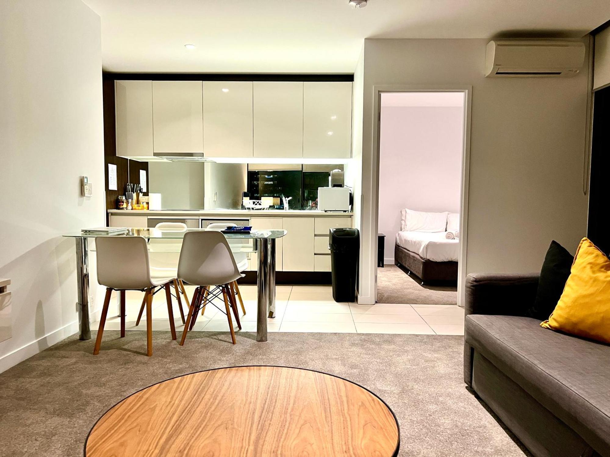 Readyset Apartments At Madison Melbourne Bagian luar foto