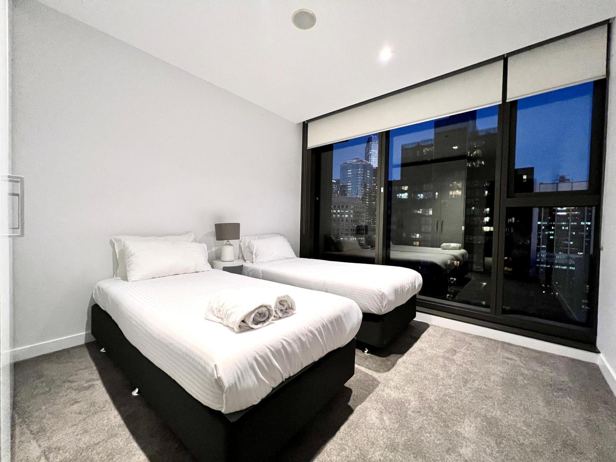 Readyset Apartments At Madison Melbourne Bagian luar foto