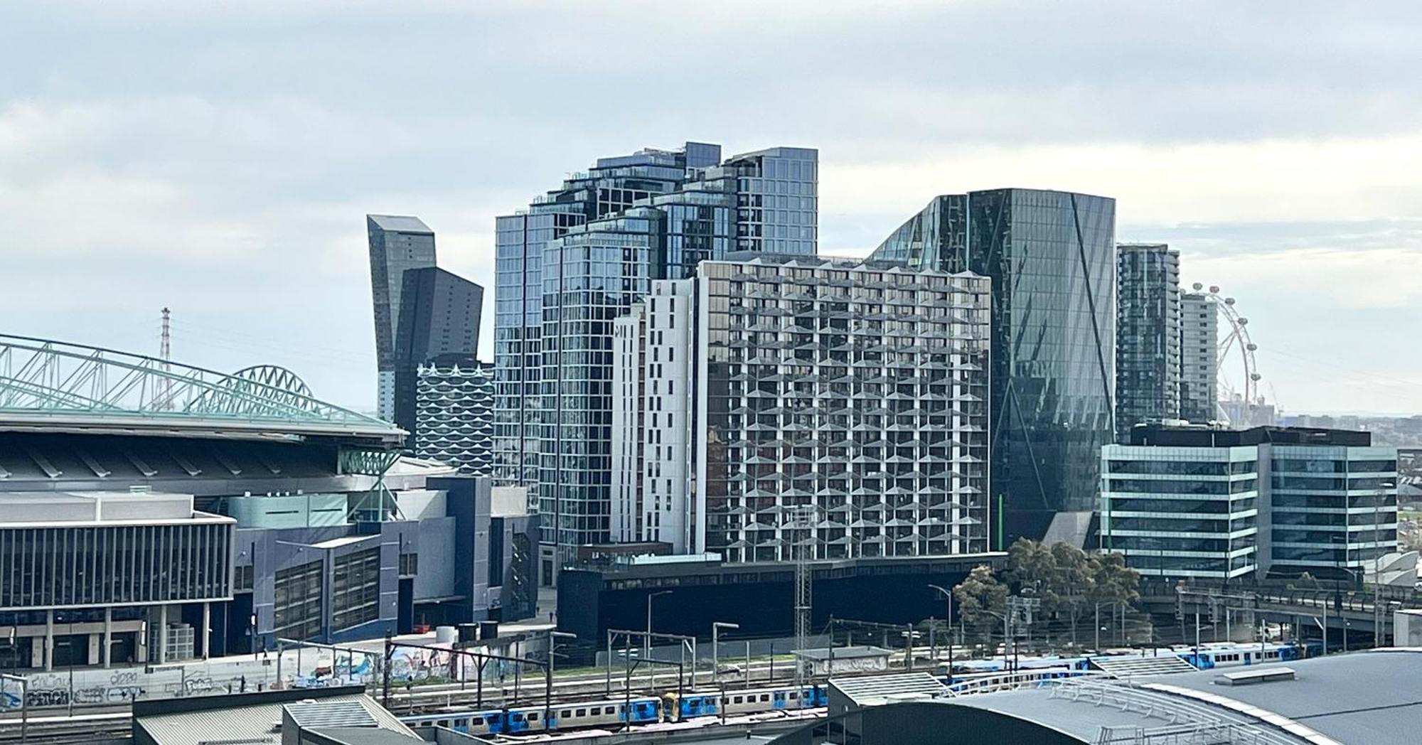 Readyset Apartments At Madison Melbourne Bagian luar foto