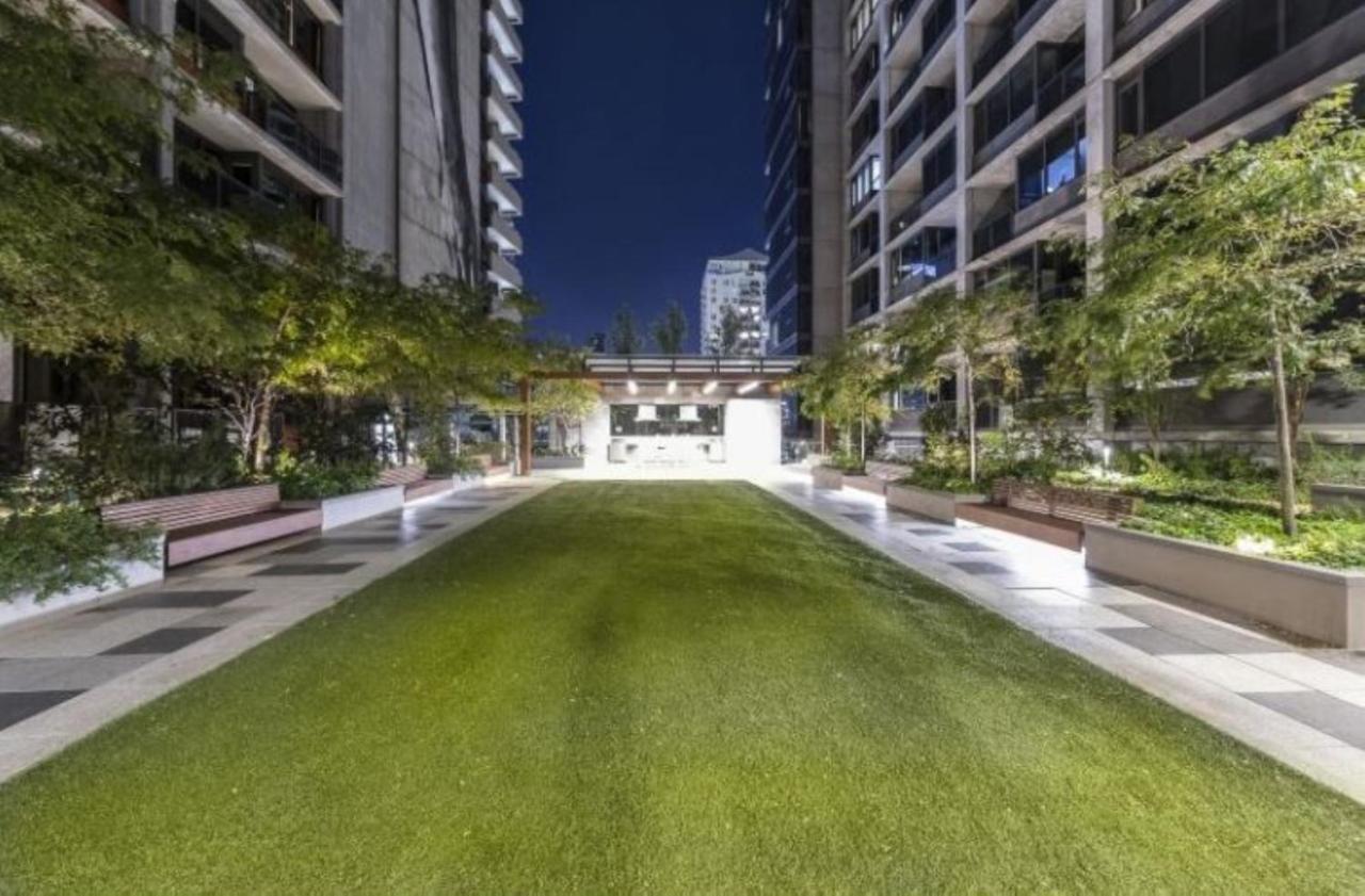 Readyset Apartments At Madison Melbourne Bagian luar foto