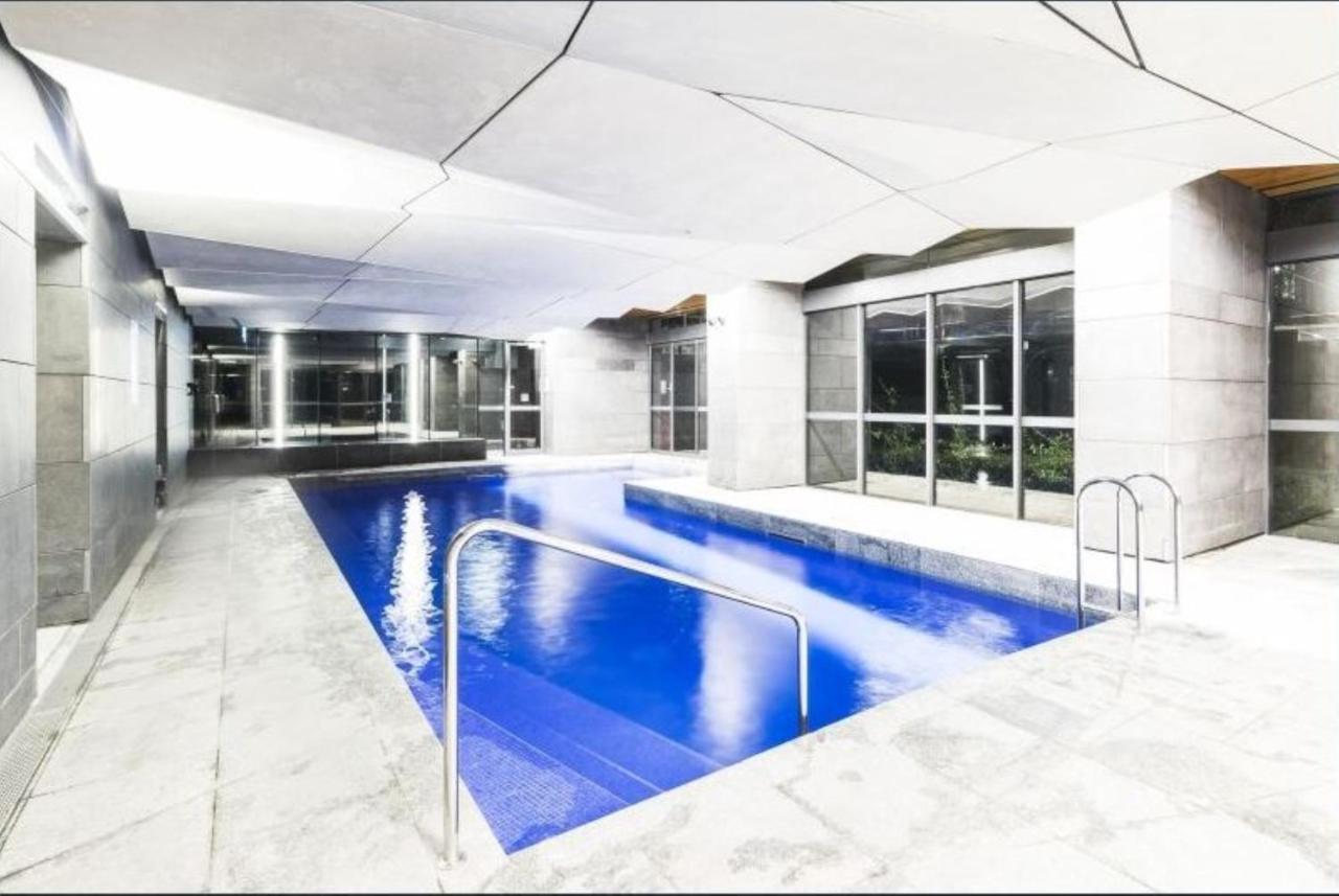 Readyset Apartments At Madison Melbourne Bagian luar foto